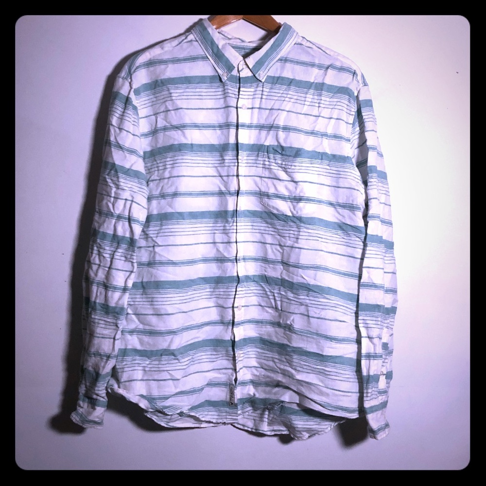 American Eagle Classic Fit Button Up
